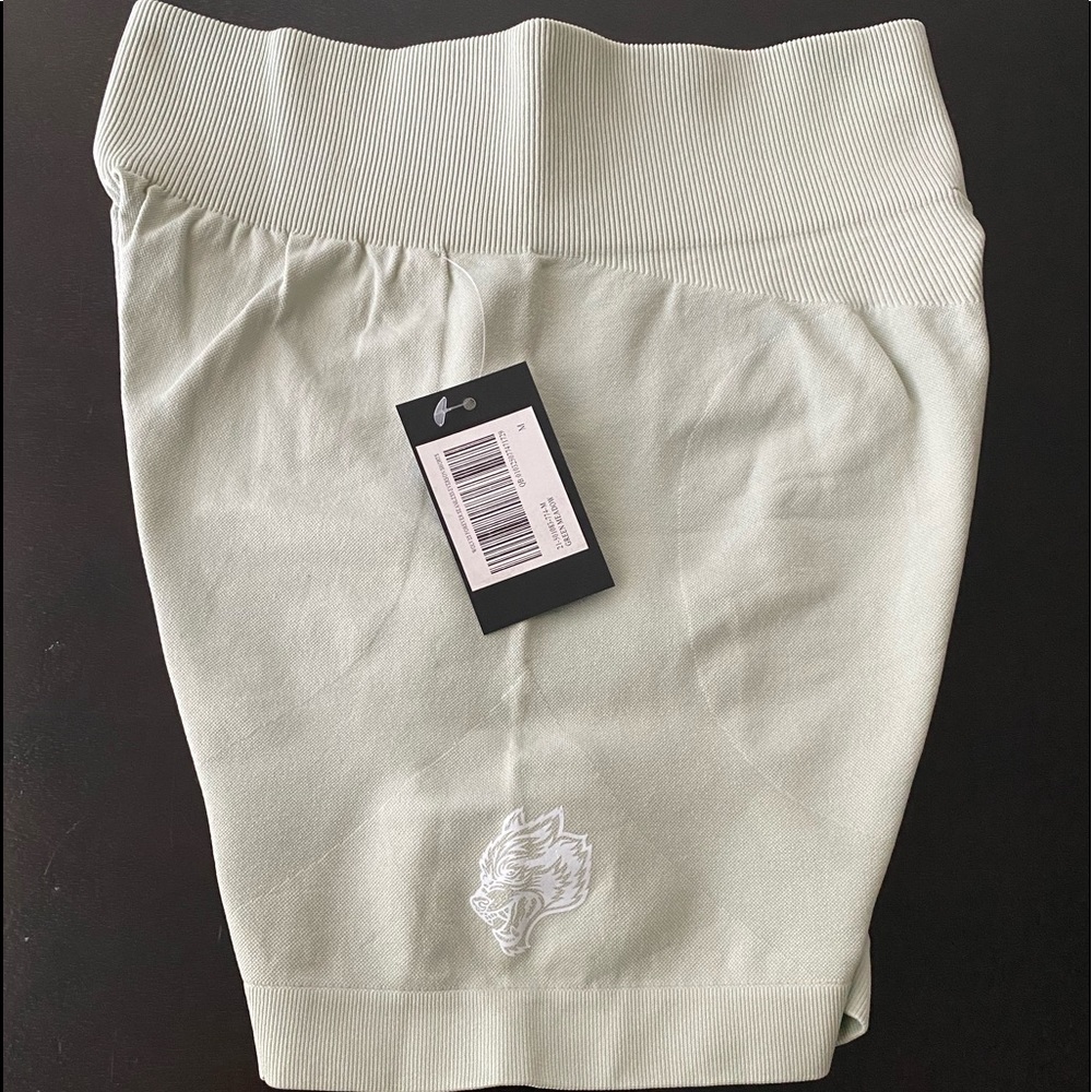 Womens Darc Sport She Wolves Seamless Everson shorts in green meadow size medium
